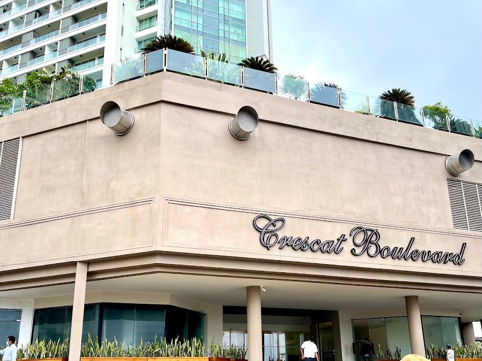 Crescat Boulevard Kids Stores — One-Stop Mall Shopping